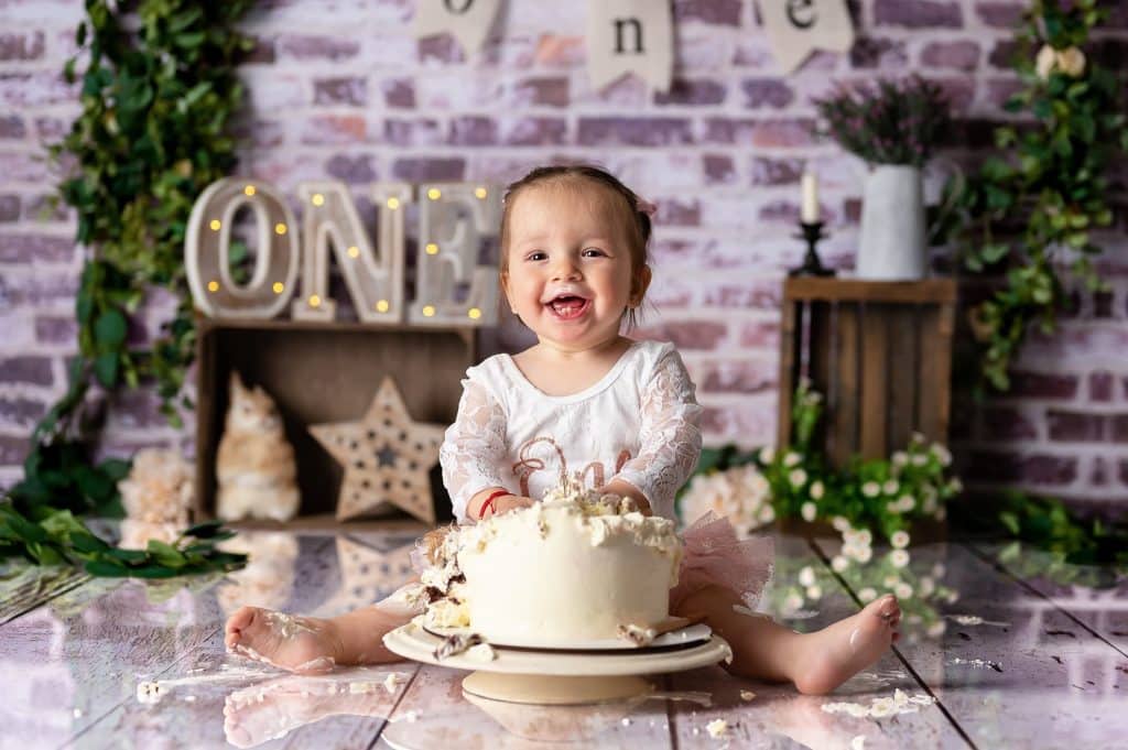 cake smash photography milton keynes first birthday photoshoot