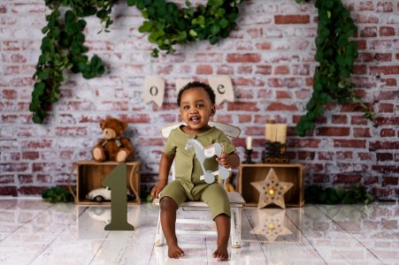 Cake smash session Milton Keynes baby first birthday