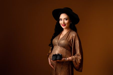 Pregnancy photoshoot capturing intimate maternal moments
