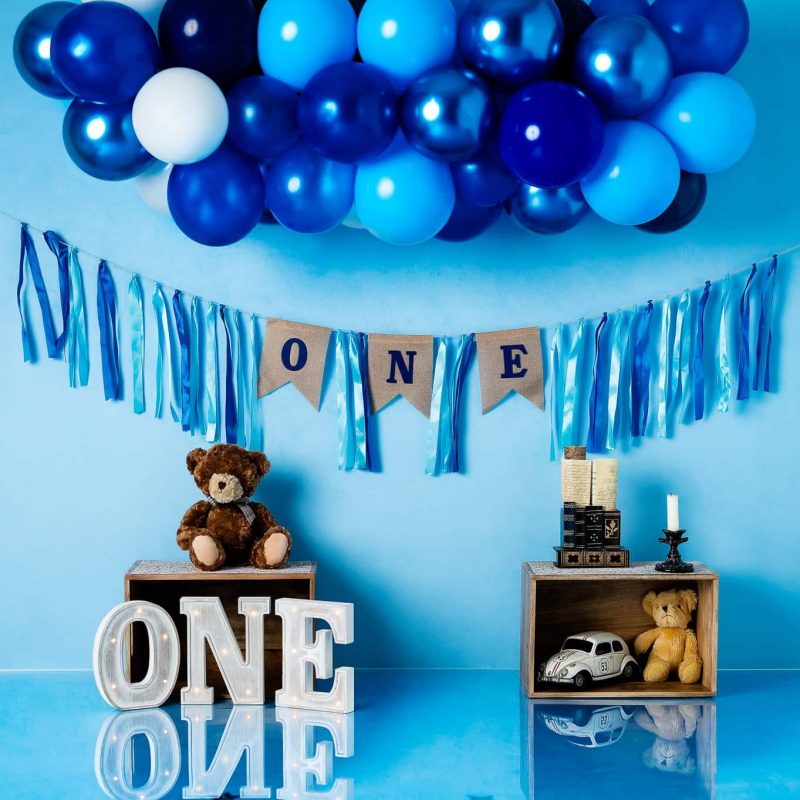 blue theme with baloons for photo session