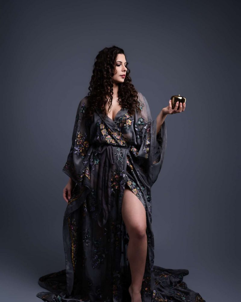 Stunning maternity dress for second and third trimester photos