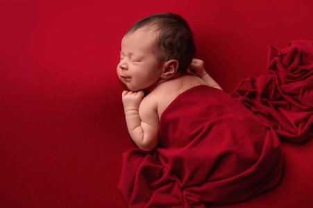 Newborn photography in MK on a posing table at Mihai Gonguta - Photo Studio Newborn photography in MK on a posing table at Mihai Gonguta - Photo Studio
